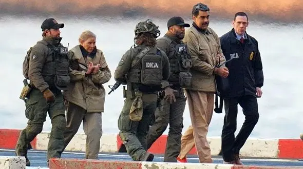 سلاح مخفی آمریکا در عملیات دستگیری مادورو محافظان رییس جمهور را ناتوان کرد / هم خون دماغ شدند هم استفراغ کردند توان بلند شدن نداشتند
