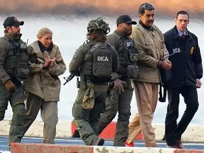 سلاح مخفی آمریکا در عملیات دستگیری مادورو محافظان رییس جمهور را ناتوان کرد / هم خون دماغ شدند هم استفراغ کردند توان بلند شدن نداشتند