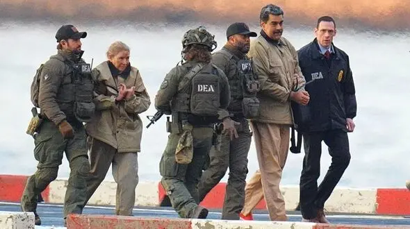 سلاح مخفی آمریکا در عملیات دستگیری مادورو محافظان رییس جمهور را ناتوان کرد / هم خون دماغ شدند هم استفراغ کردند توان بلند شدن نداشتند
