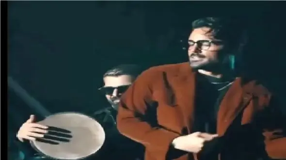 فیلم آواز خوانی باشکوه سهراب پاکزاد / با اجرای دختر چشم ابرو مشکی سالن و ترکوند!