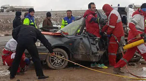 2 کشته در برخورد تریلر با سمند در آزاد راه اصفهان- شیراز