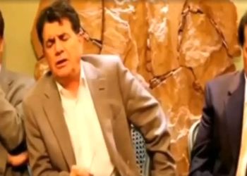 فیلم آوازخوانی باشکوه و دیده نشده8 استاد شجریان در جمع خصوصی / چو دست بر سفر زلفش زنم به تاب رود...
