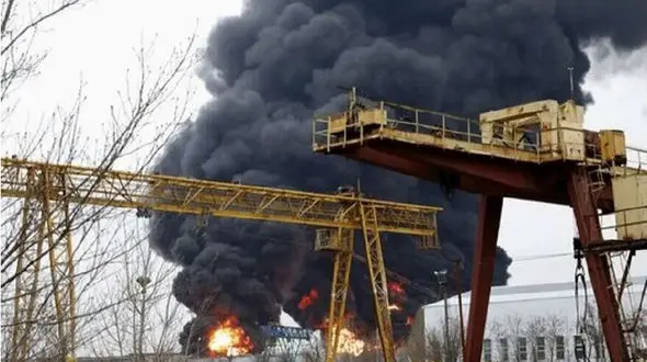 مهار آتش‌سوزی پالایشگاه آبادان/ فوت یک نفر