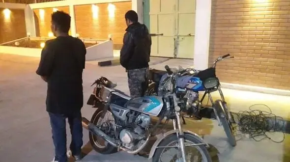 دستگیری سارقان موتورسیکلت توسط پلیس آبادان + فیلم 