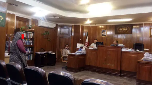 توبه دختر قداره کش در زندان / این دختر و باندش مردان را به خلوتگاه می کشاندند + عکس