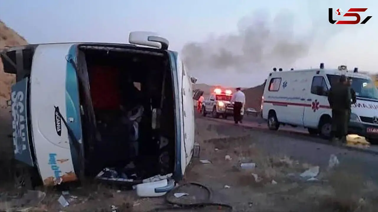 واژگونی وحشتناک اتوبوس در جاده تهران قم / 5 بامداد رخ داد