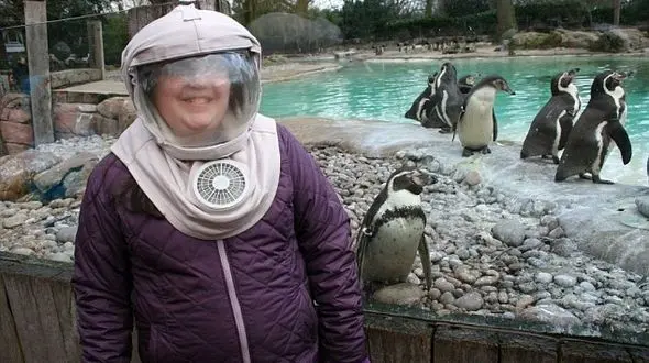 دختری که هر روز لباس فضانوردی به تن می‌کند +تصاویر