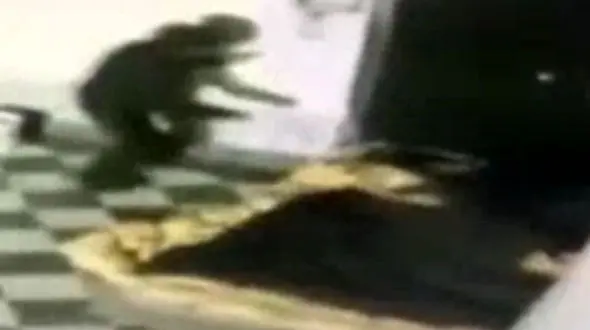 فیلم وحشتناک آتش زدن یک بی خانمان که در خیابان خوابیده بود  + فیلم