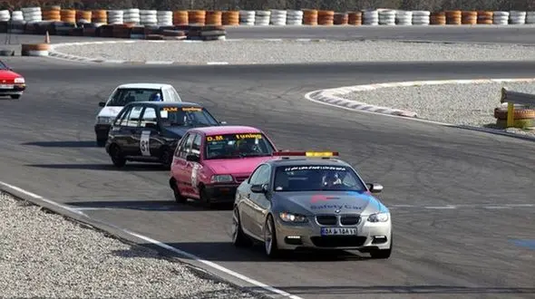 تعلیق فعالیت‌های پیست اتومبیلرانی آزادی پس از حادثه فوت عکاس 