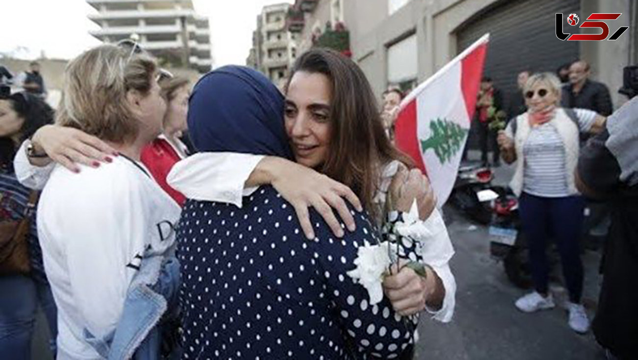 زنان لبنانی با گُل به میدان آمدند