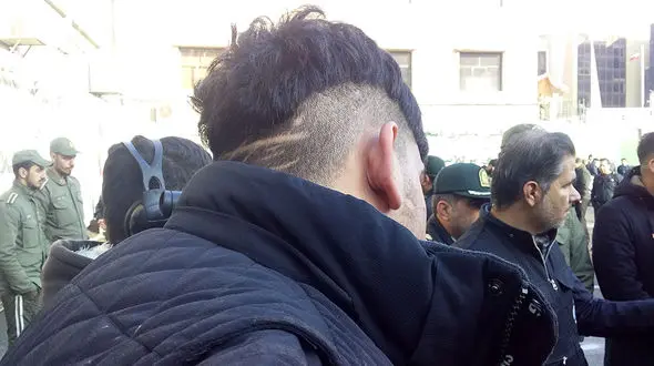 این شرور مامور کلانتری تهران را چاقو چاقو کرد+ فیلم گفتگو