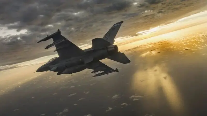 هواپیمای F16