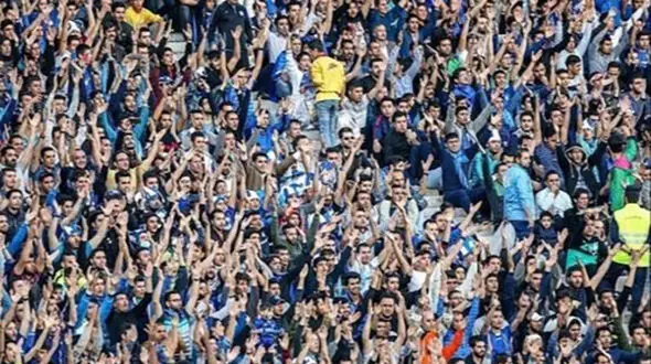  حضور هزاران هوادار استقلال در ورزشگاه/ شعار علیه السد و پرسپولیس 
