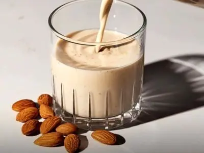 پروتئین و مواد مغذی شیر بادام بسیار کمتر از شیر گاو است!