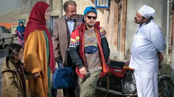 فیلم/ رجزخوانی فراموش نشدنی علی صادقی در سریال «نون خ» / رو دست این سکانس نیومده؛ بیچاره نوری با این داماداش