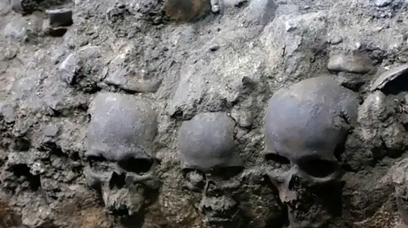 کشف 119 جمجمه زن و بچه توسط باستان شناسان + عکس