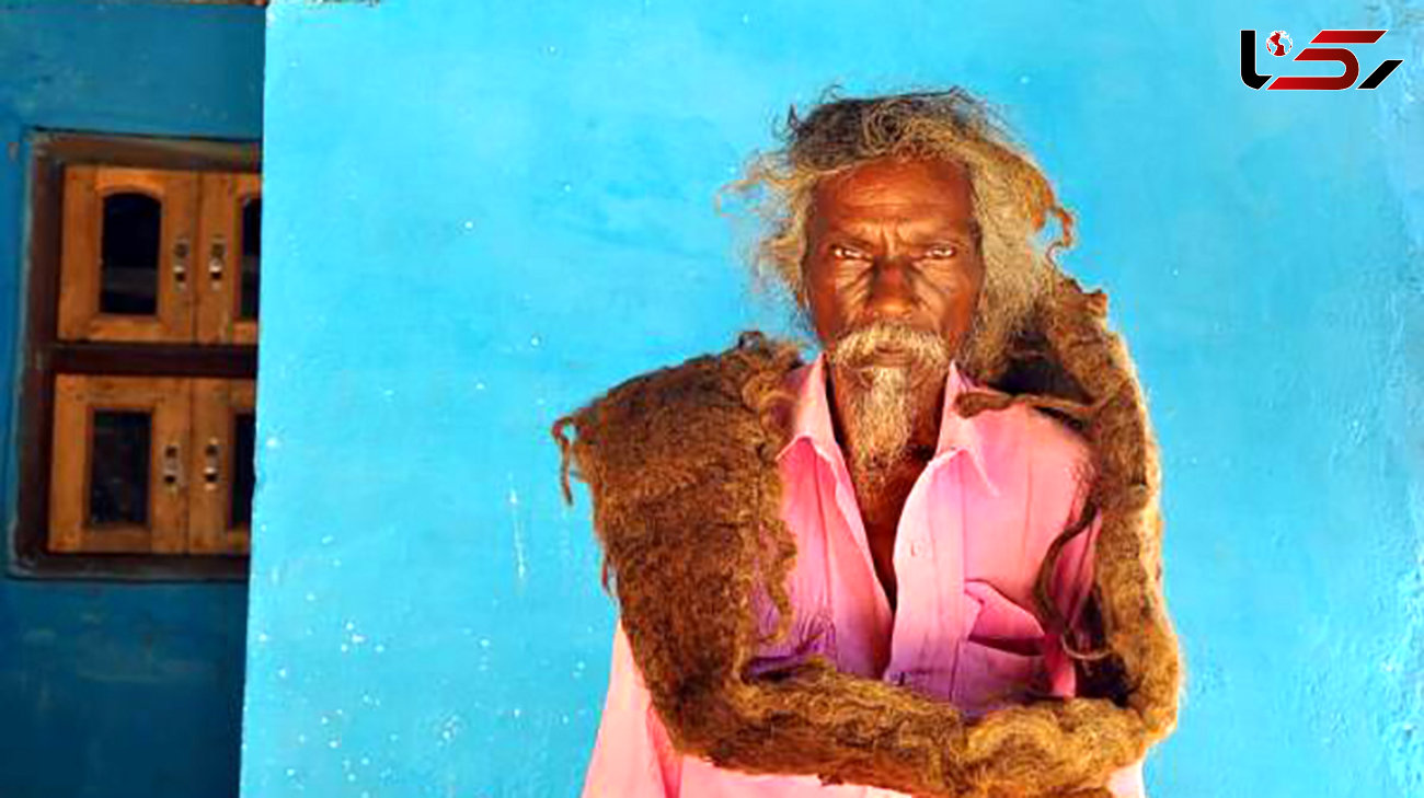 مردی که ۴۰ سال موهایش را نشسته است! +عکس