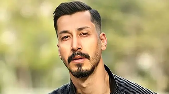 فیلم/ روایت خنده‌دار و جالب بهرام افشاری، بهتاشِ پایتخت از آبروریزی پدرش هنگام تماشای تئاتر او/ آبرو و شرفم رفت