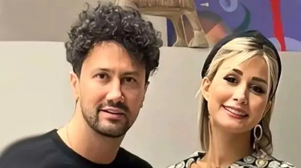 همسر شاهرخ استخری در خانه چه لباسی می‌پوشد؟ در تصاویر جدیدش فاش کرد