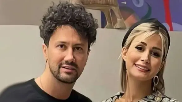 همسر شاهرخ استخری در خانه چه لباسی می‌پوشد؟ در تصاویر جدیدش فاش کرد