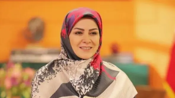 عکس خواهر زیبای زهره سادات هاشمی مجری معروف صدا و سیما ! / متفاوت از خواهر در چهره و پوشش 
