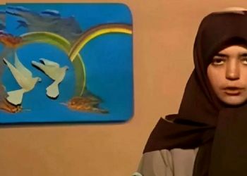 ویدیویی از خانه لوکس و مدرن الهه رضایی مجری دهه شصتی/ترکیب رنگ آباژور و مبل و پرده خیلی عالیه