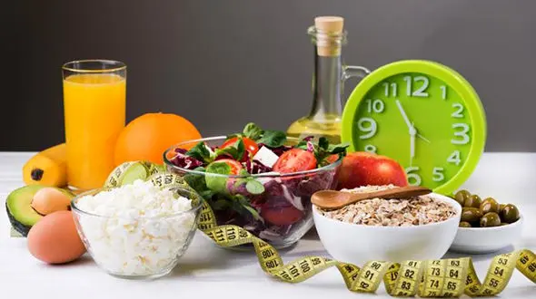 چه ساعتی غذا می‌خوری؟ همین انتخاب ساده می‌تواند بدن‌ شما را متحول کند!