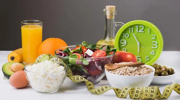 چه ساعتی غذا می‌خوری؟ همین انتخاب ساده می‌تواند بدن‌ شما را متحول کند!