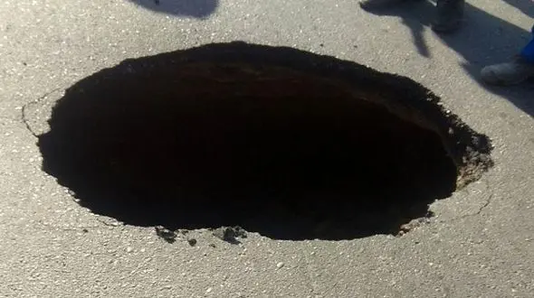 زمین در جنوب تهران دهان باز کرد + عکس ها