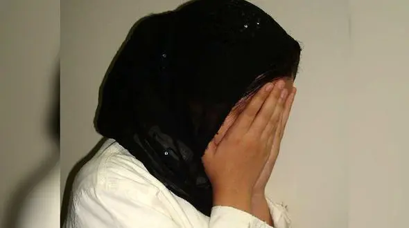 دختر میوه فروش عاشق شد و از پسر آرایشگر خواستگاری کرد / بخاطر حرف مردم طلاق نگرفتم!