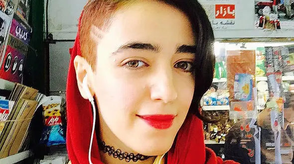 عکس کشف حجاب خانم عروسک گردان جناب خان ! /  فائزه علوی کیست؟!  + عکس ها