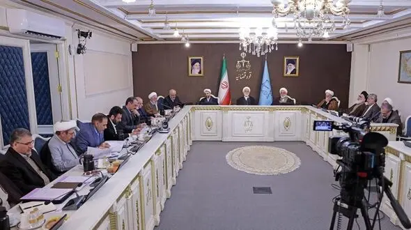 رئیس قوه قضاییه : دشمن به برجسته کردن مسائل معیشتی و اقتصادی دل بسته است/ با کسانی که از شرایط موجود سوء‌استفاده کنند برخورد خواهد شد