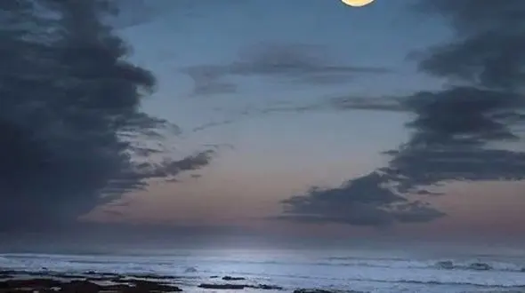 آرامش شب‌ های بی‌ پایان با ماه