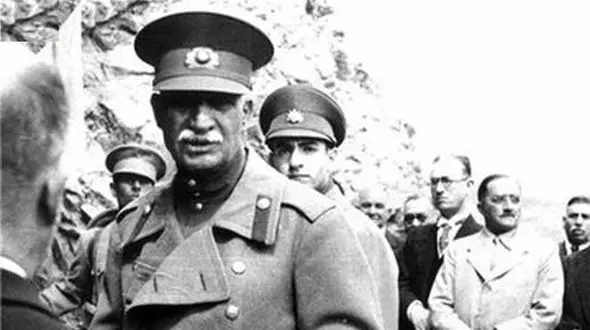 بازدید رضاشاه از کارخانه مدرن هواپیماسازی شهباز + تصاویر