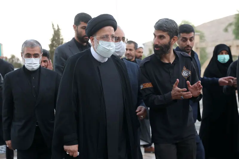 زیارت گلزار شهدای کرمان و مزار سردار قاسم سلیمانی در سفر استانی رییس جمهور به کرمان