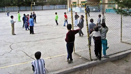 چاقو خوردن دانش آموز خمامی توسط همکلاسی اش در مدرسه / برق گرفتگی دردناک دانش آموز لنگرودی در مدرسه