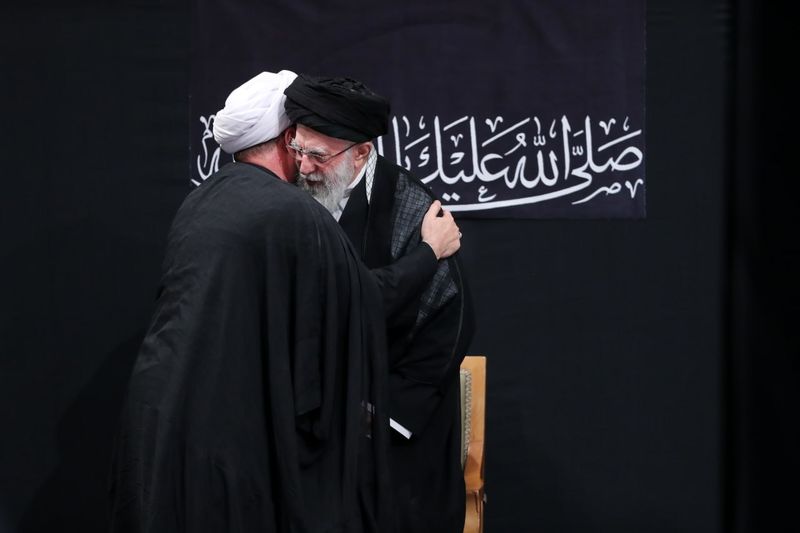 رهبر انقلاب در شب عاشورا