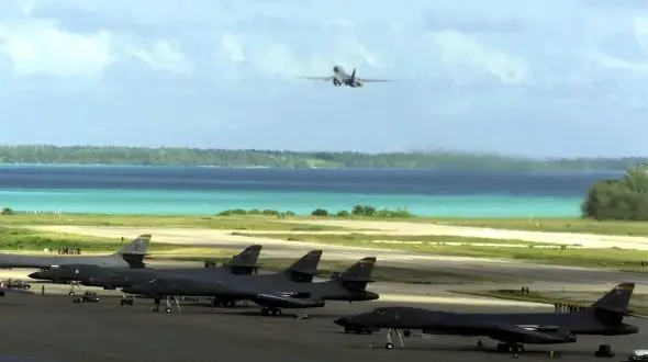 بمب افکن‌های آمریکایی در مسیر ایران؛ آیا ترامپ به جنگ فکر می‌کند؟