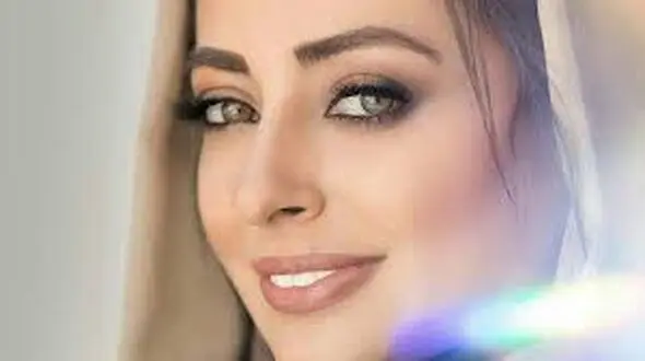 عکس بوسه نفیسه روشن به صورت شوهر دومش ! / رونمایی تیکه تیکه ای ! + فیلم