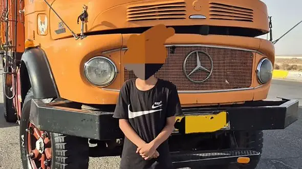 کامیون‌سواری پسر ۱۳ ساله در جاده‌ گناباد / کامیون توقیف شد