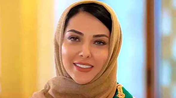 فیلم عجیب از لیلا اوتادی در ماشین لوکس اش ! / از خانم بازیگر بعید بود