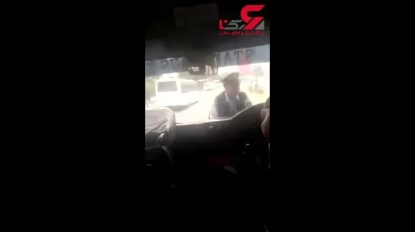 مرد فراری افسر پلیس را با خود برد + فیلم