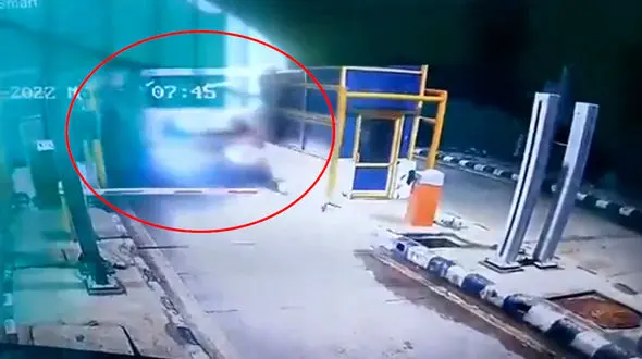 ببینید / ترمز تریلر 18 چرخ بدجوری برید! + فیلم ترسناک