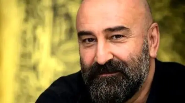 حمله بسیار تند مهران احمدی به مخمل باف / تو نسل مارو سوزوندی.../ توی کتابت گفته بودی حضور زن و مرد کنار هم حرامه... حالا فیلم... میسازی؟...!