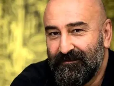 حمله بسیار تند مهران احمدی به مخمل باف / تو نسل مارو سوزوندی.../ توی کتابت گفته بودی حضور زن و مرد کنار هم حرامه... حالا فیلم... میسازی؟...!