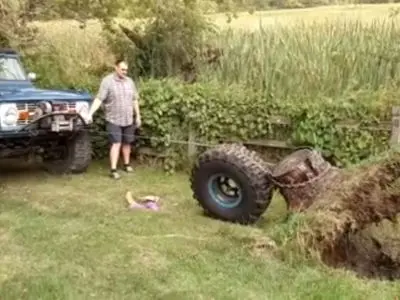 راهنمای کامل بیرون آوردن کنده درخت با بهره‌ گیری از قوانین فیزیکی / فیلم