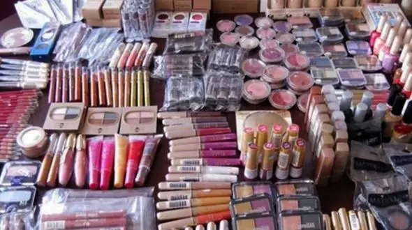 این لوازم آرایش میلیاردی کسی را زیبا نکرد! + جزئیات  