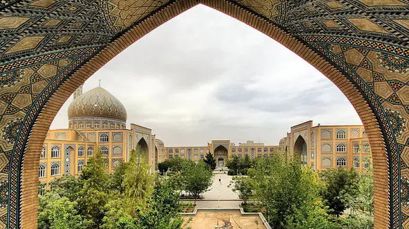 چگونه منبر و رسانه‌های دینی افکار عمومی ایران را شکل دادند؟