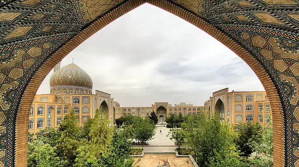چگونه منبر و رسانه‌های دینی افکار عمومی ایران را شکل دادند؟