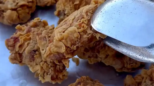 طرز تهیه کوکو بادمجان مجلسی و ساده‌ترین رسپی مرغ سوخاری در منزل